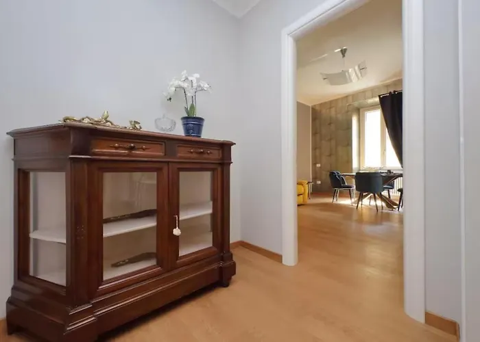 Elegante E Ampio Appartamento Nel Cuore Di Prati Rom