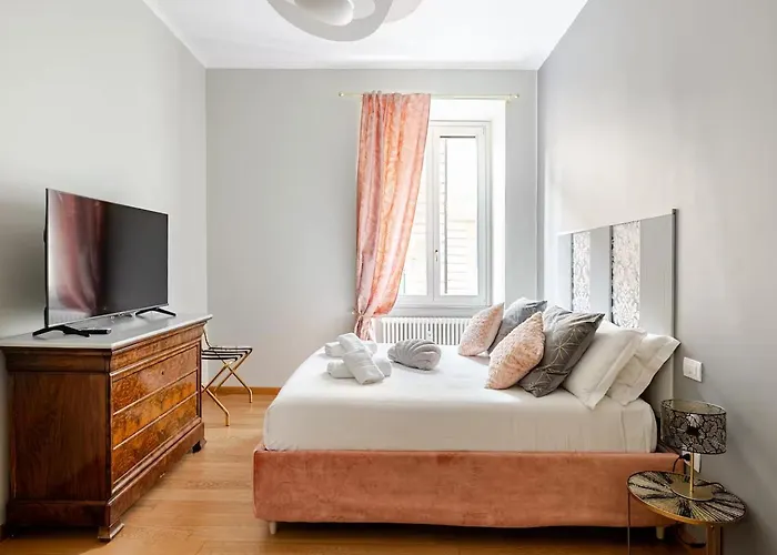 Elegante E Ampio Appartamento Nel Cuore Di Prati *