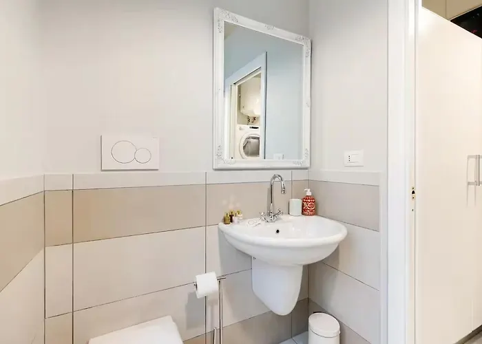 Elegante E Ampio Appartamento Nel Cuore Di Prati Rome